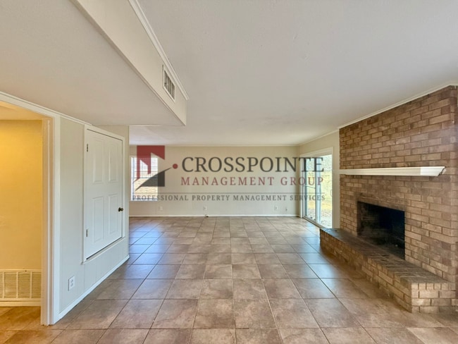 Building Photo - 4614/4616 Edinburgh SERIES 75