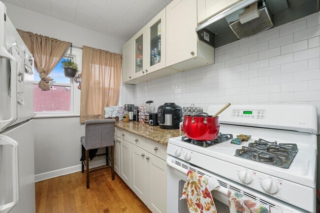 Building Photo - First Floor, 2-Bed in the Heart of Riversi...