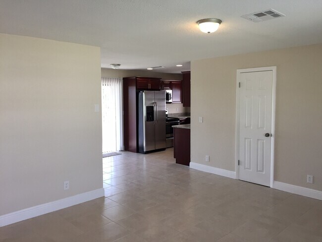 Foto del edificio - 4 Bedroom/1.5 Bath Single Family Home