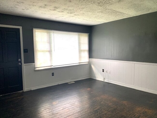 Building Photo - Custom Farm House In The City!       250708