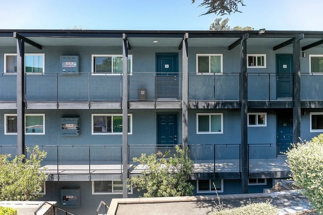 Building Photo - 2300 Miramar Ave