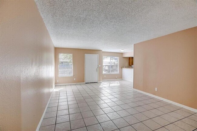 Building Photo - 5301 Woodland Oaks Ct