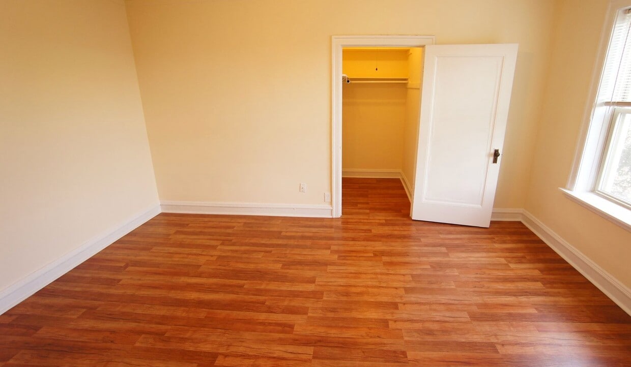 Photo - 2534 N Sawyer Ave (Chicago, IL)