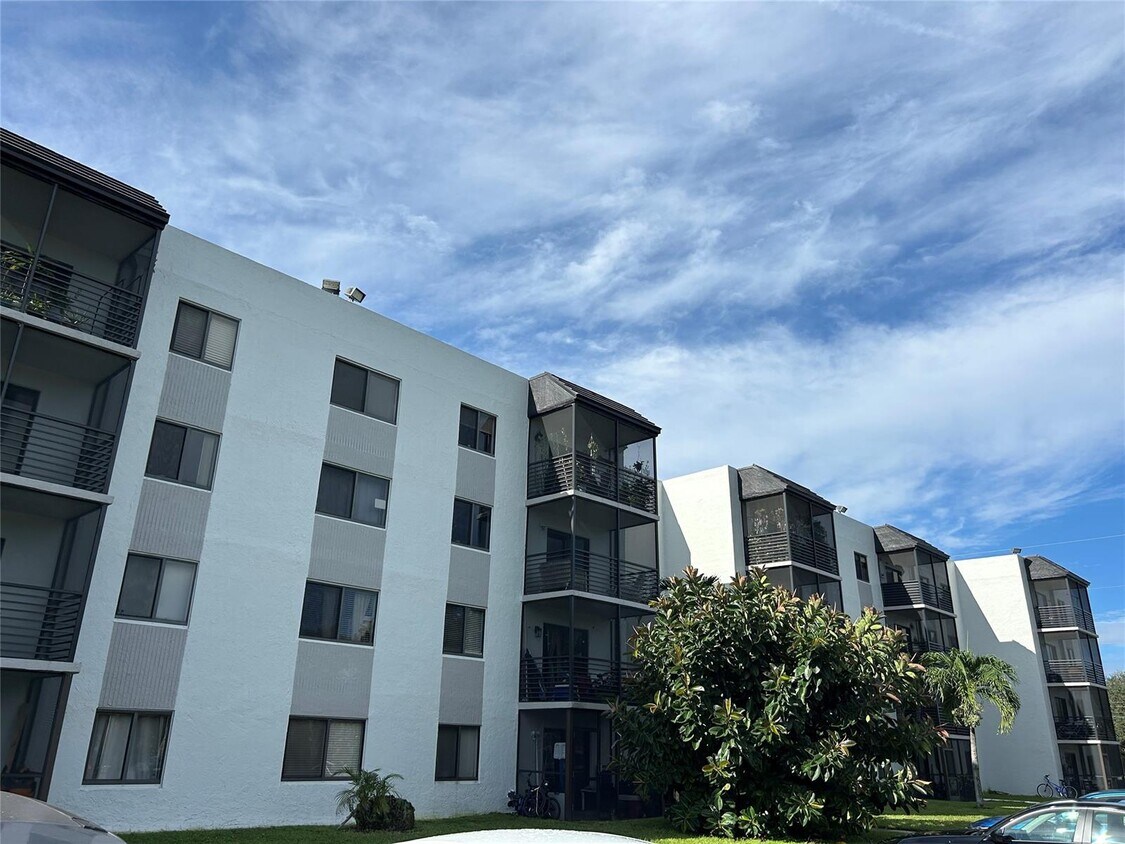 Foto principal - 3700 N Pine Island Rd