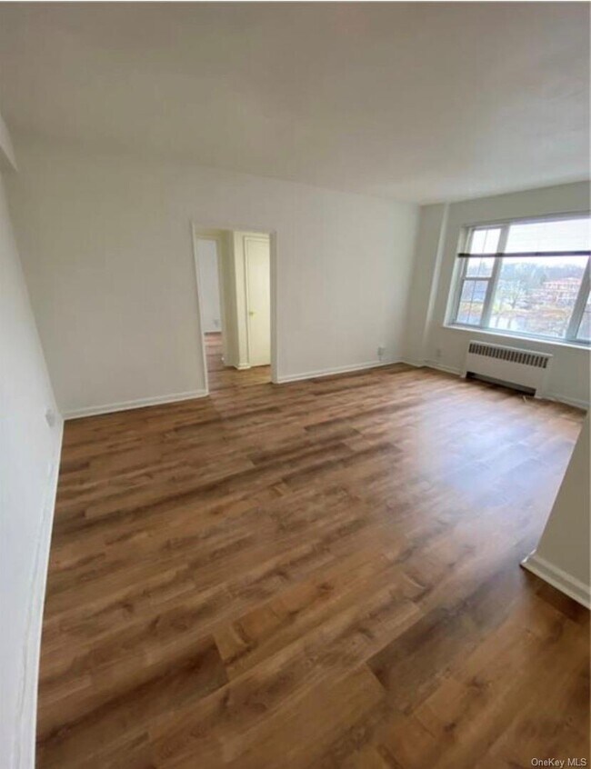 Foto del edificio - 220 Pelham Rd