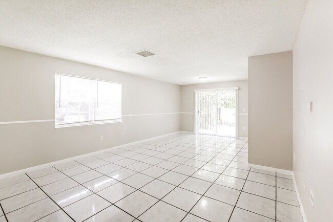 Foto del edificio - 2113 NW 56th St