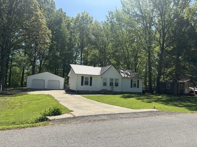 Building Photo - 545 Roselawn Dr