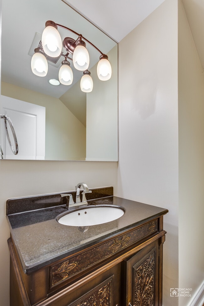 Building Photo - 932 Westmoor Rd