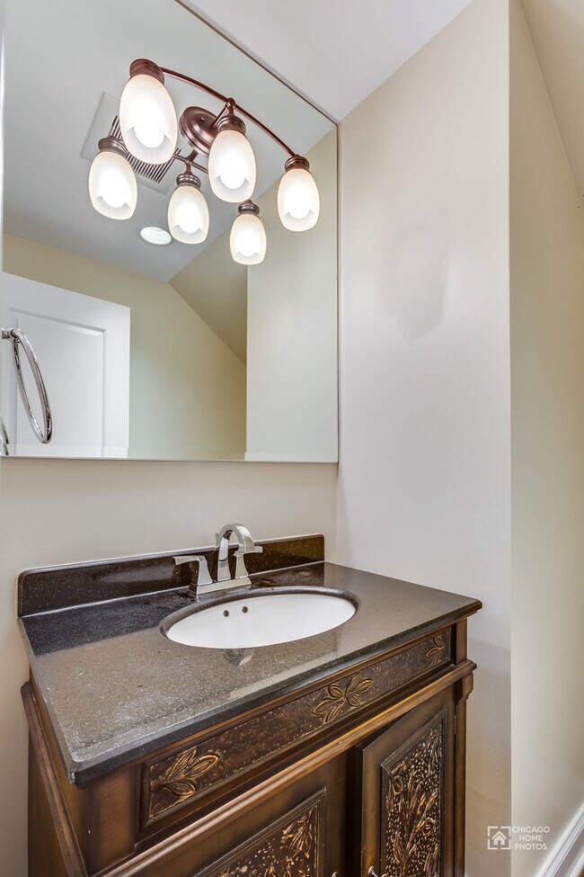 Foto del edificio - 932 Westmoor Rd