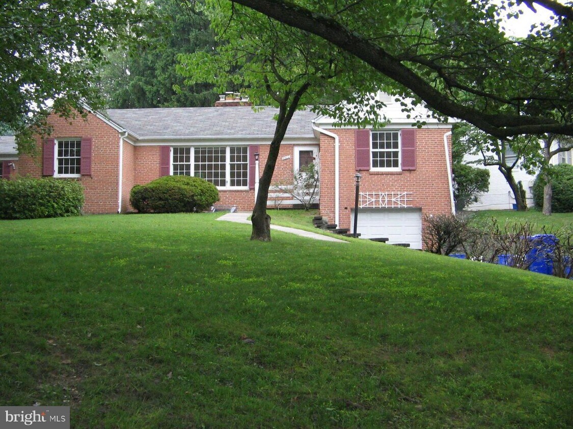 Foto principal - 5300 Brookeway Dr