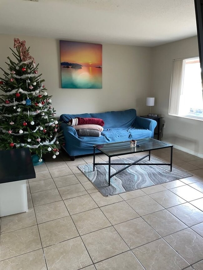 Building Photo - 63 Friendly Ln