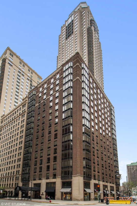 Primary Photo - 40 E Delaware Pl