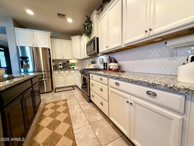 Building Photo - Laveen Beauty