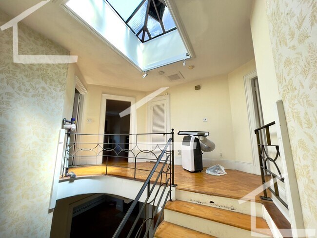 Foto del edificio - 1716 Beacon St