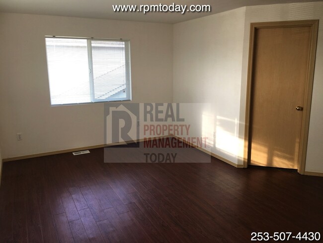 Building Photo - Wonderful 4 Bedroom with Large Covered Dec...