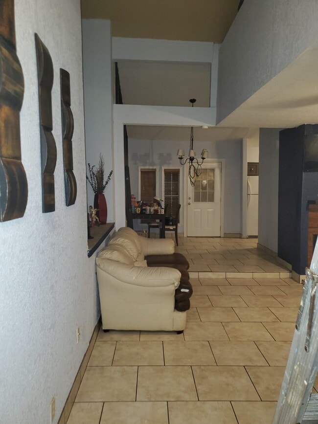 Building Photo - 205 Calle Amistosa