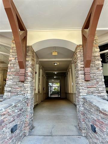 Foto del edificio - 301 E Tremont Ave