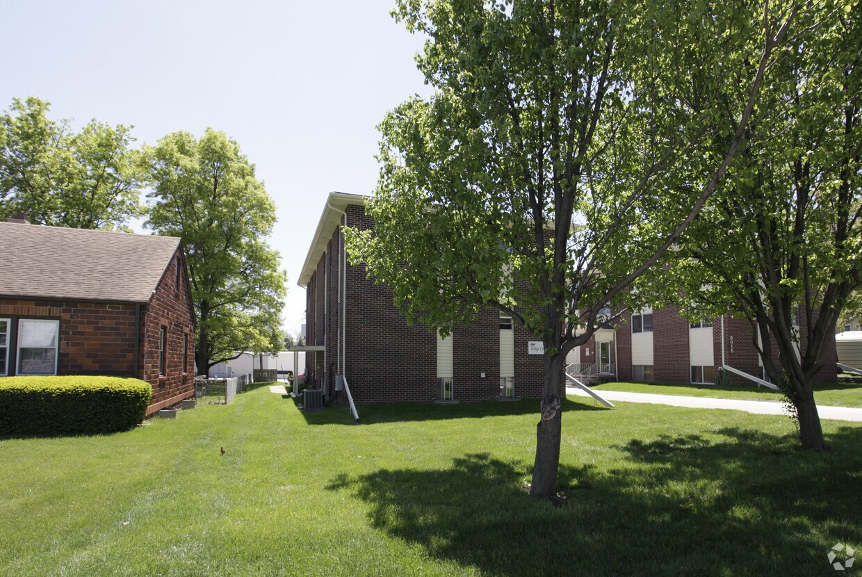 Building Photo - Kings Court