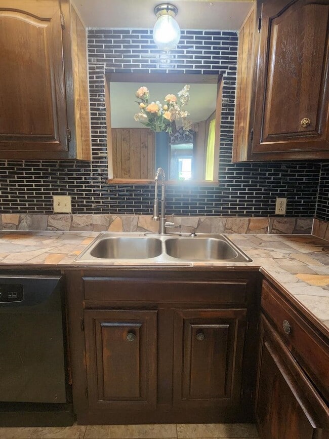 Building Photo - 465 Pecan