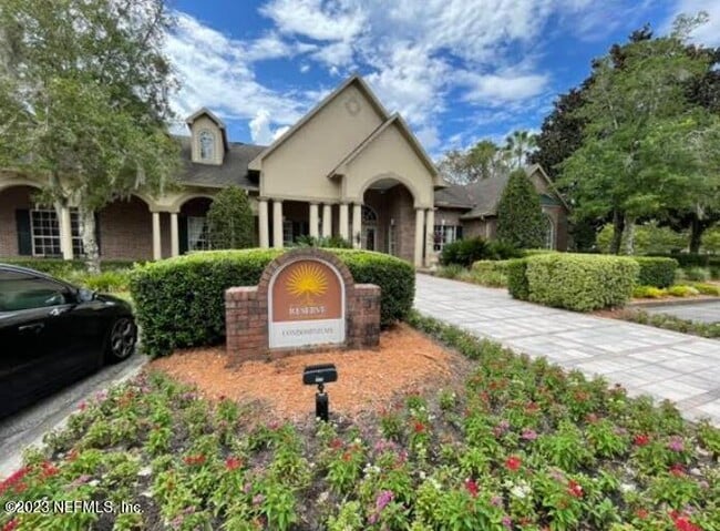 Foto del edificio - 7800 Point Meadows Dr