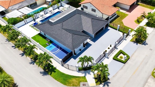 Building Photo - 3221 SW 140th Ave