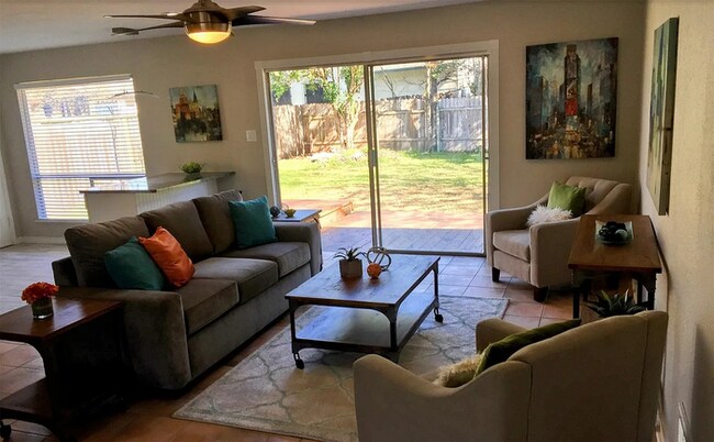 Building Photo - Beautiful 4 beds 2 baths in Austin!