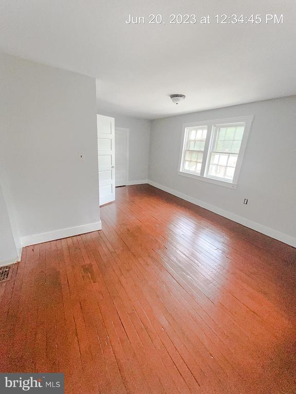 Building Photo - 320 Biser St