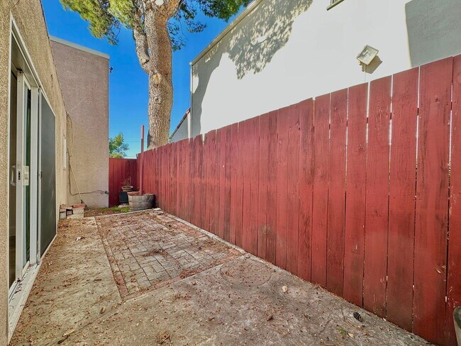 Foto del edificio - 932 Maltman Ave