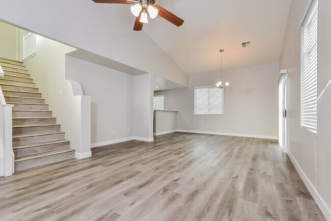 Foto del edificio - 4646 English Lavender Ave