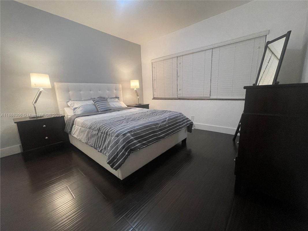 Foto del edificio - 990 Meridian Ave