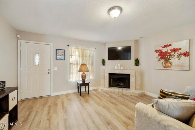 Building Photo - 4901 E Kelton Ln