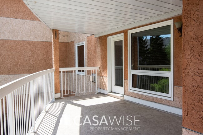 Photo du bâtiment - 8903-106A 106a Ave NW
