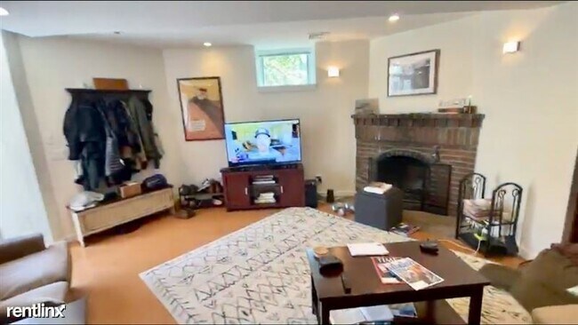 Foto del edificio - 2 br, 1 bath Apartment - 118 Mason Ter # 14B