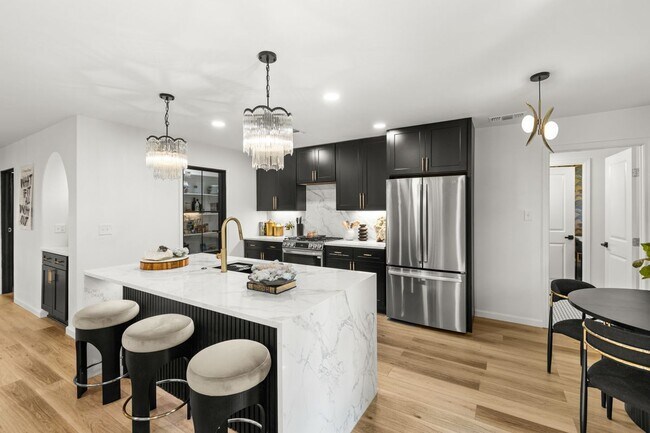 Building Photo - 2822 Low Oak