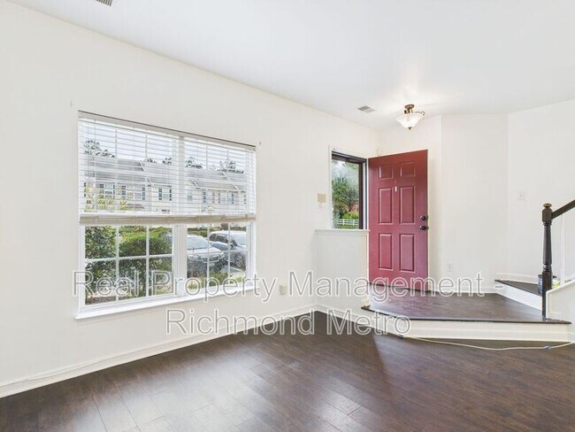 Foto del edificio - 9012 Silverbush Dr