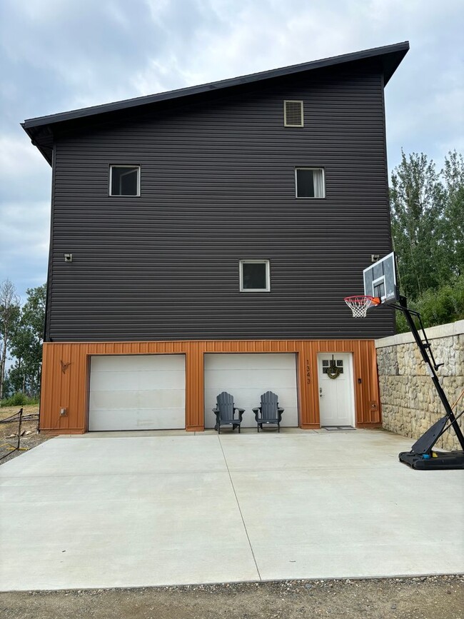 Building Photo - View Home/Chena Ridge  $3000 + Utilities