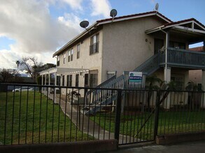 Building Photo - 2235 Sunrise Ln E