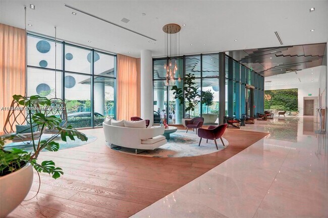 Foto del edificio - 650 NE 32nd St