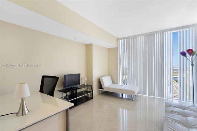 Foto del edificio - 16699 Collins Ave