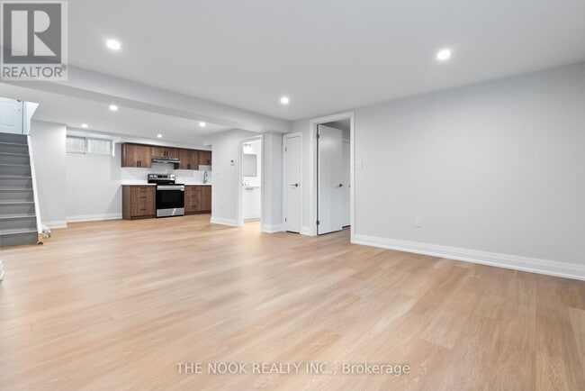 Building Photo - 525 Larry Ave