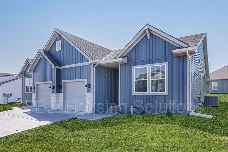 Foto principal - 27417 E Oak View Dr