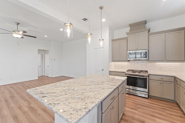 Building Photo - 12922 Rio Mariano Ln