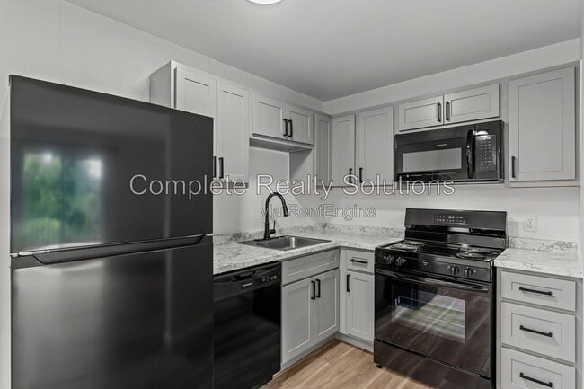 Building Photo - 2543 Mary Ave