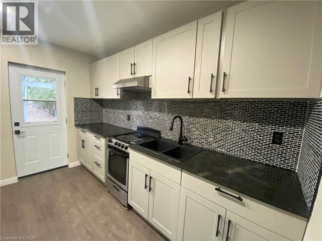 Building Photo - 26 Dacotah St