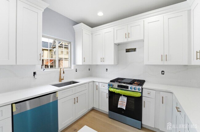 Foto del edificio - 704 Green Ln