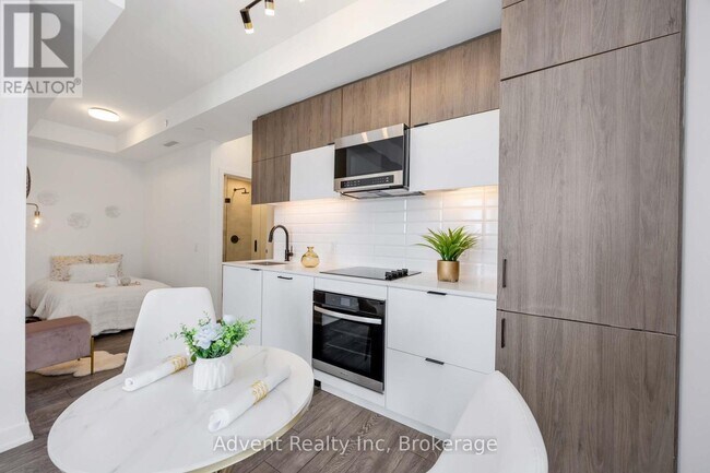 Photo du bâtiment - 8888 Yonge St