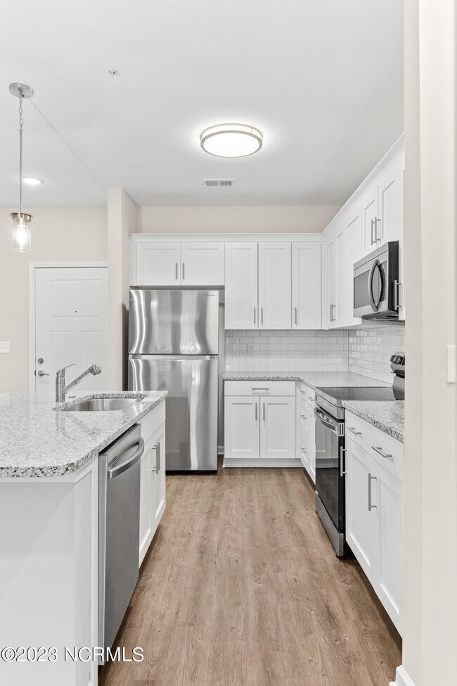Building Photo - 5621 Lucas Ct
