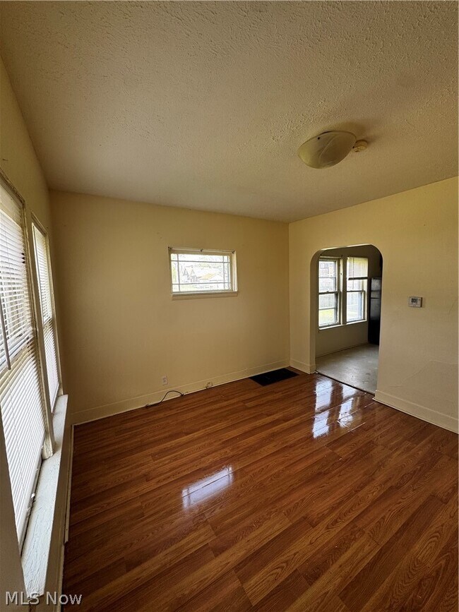 Foto del edificio - 860 Biruta St