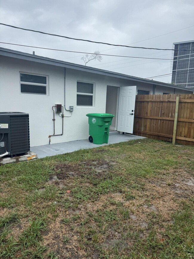 Building Photo - 2590 Hayden Dr