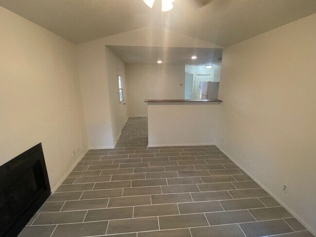 Foto del edificio - Cute 2/1 single family home with a garage